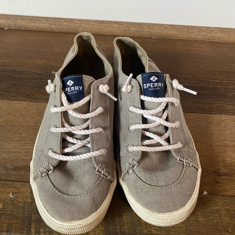 Sperry woman’s slip on sneaker size 8